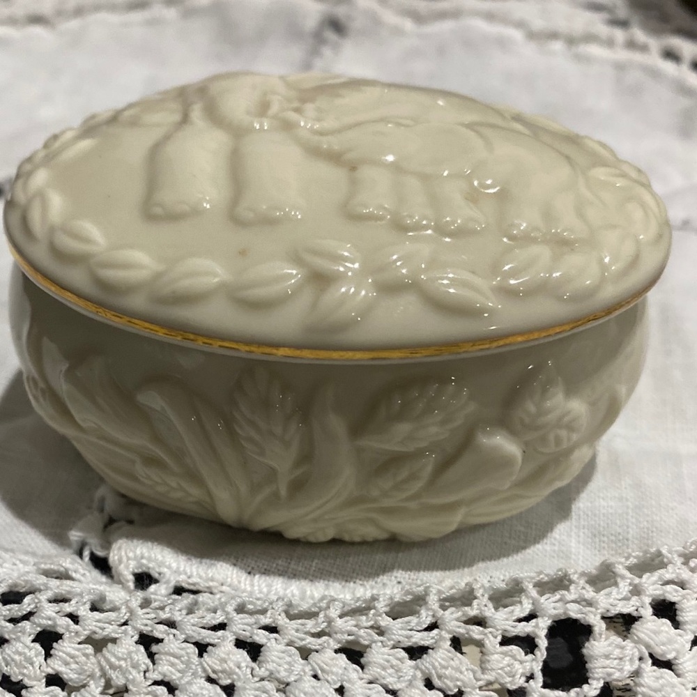 Lenox Vintage Elephants porcelain Trinket box